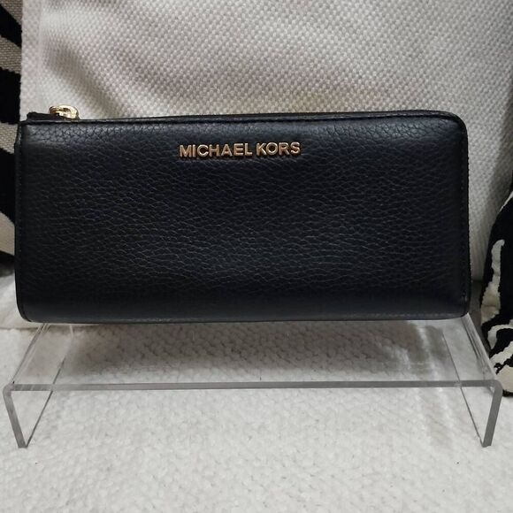 Michael Kors Large Leather Zip Wallet - Picture 1 of 8